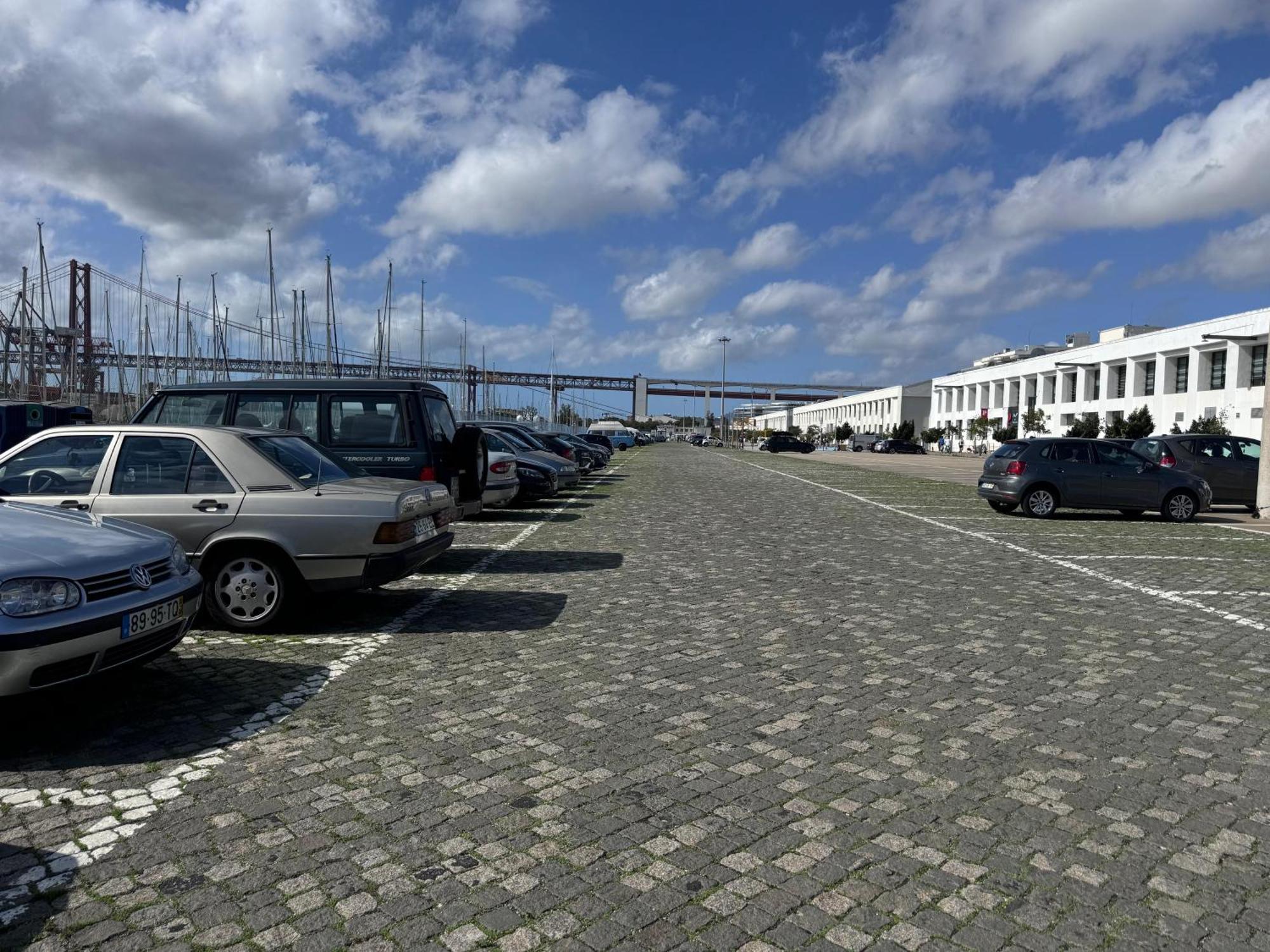 Lisbon Cosy Boat Hotel Exterior photo